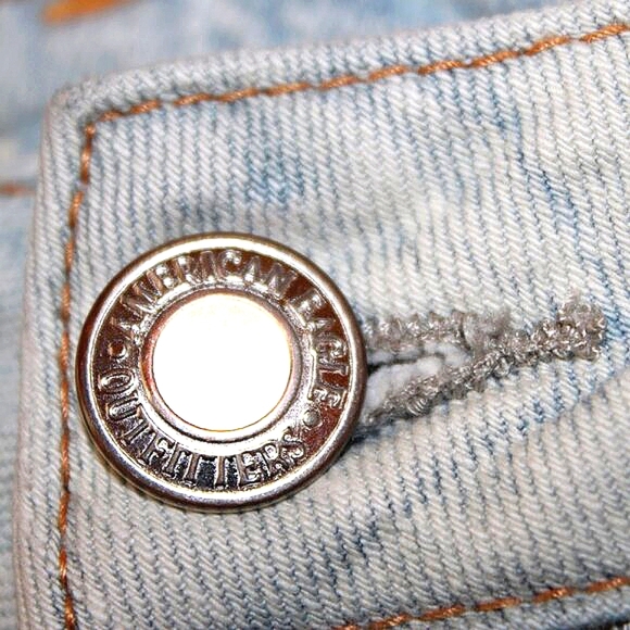 American Eagle Boy Crop Distressed Light Wash Jeans - Size 2 - Picture 6 of 12